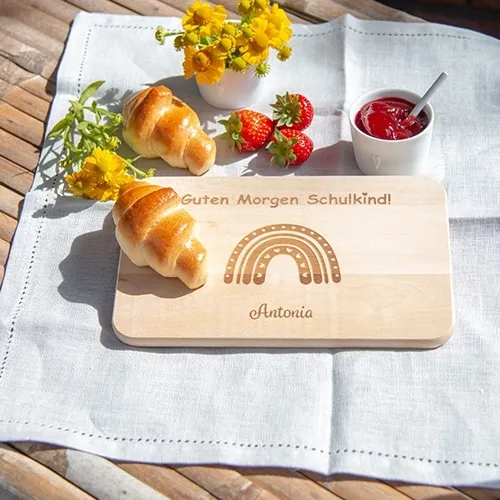 Holzbrett, Frühstücksbrett, Croissant, Erdbeeren, Marmelade
