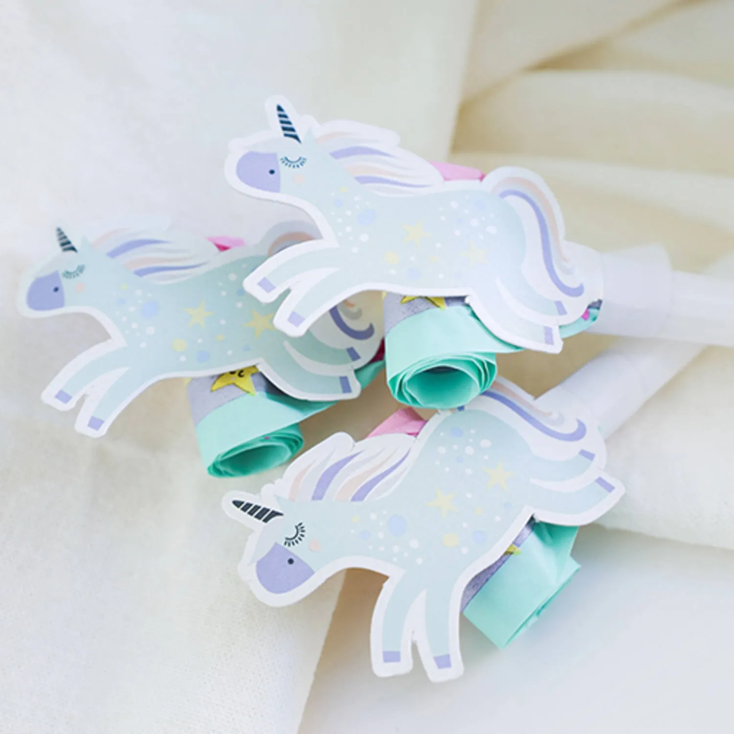 6 Tröten "Regenbogen Einhorn"