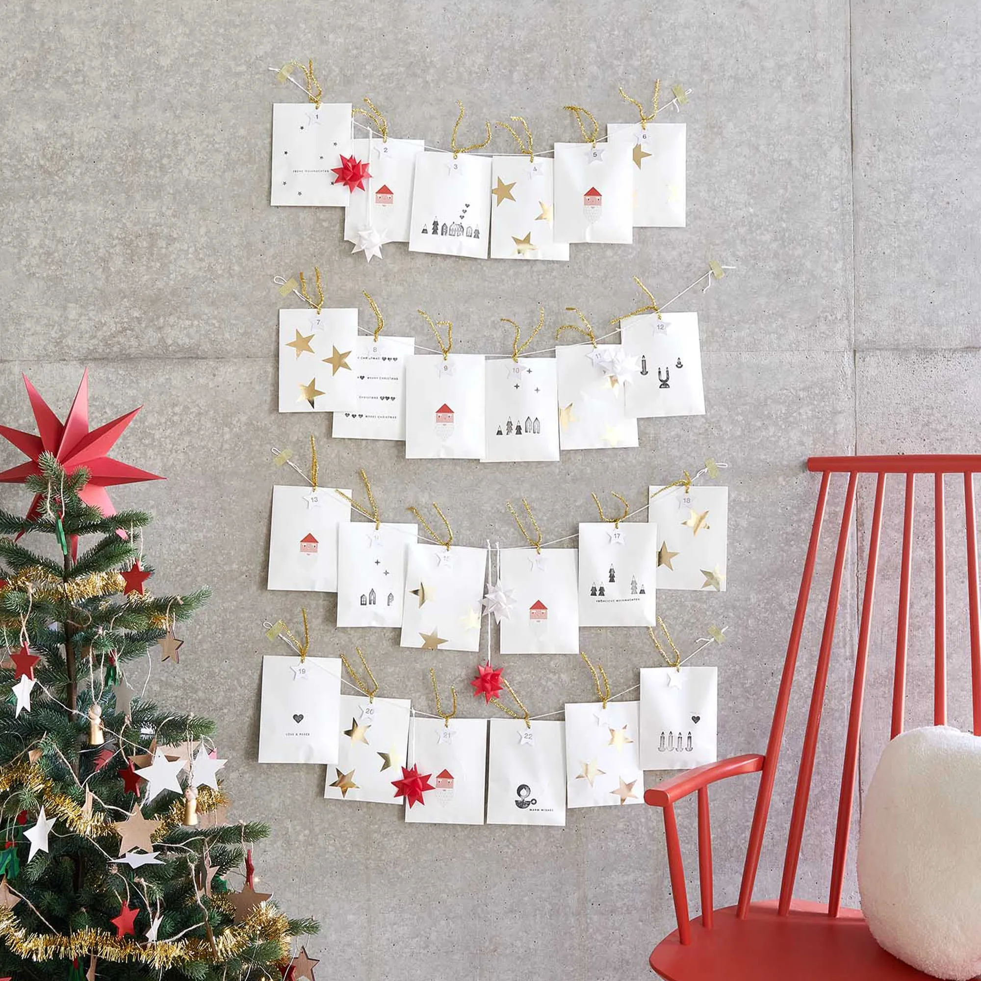 24 kleine Geschenktüten Flachbeutel mit Stickern, Weiß
