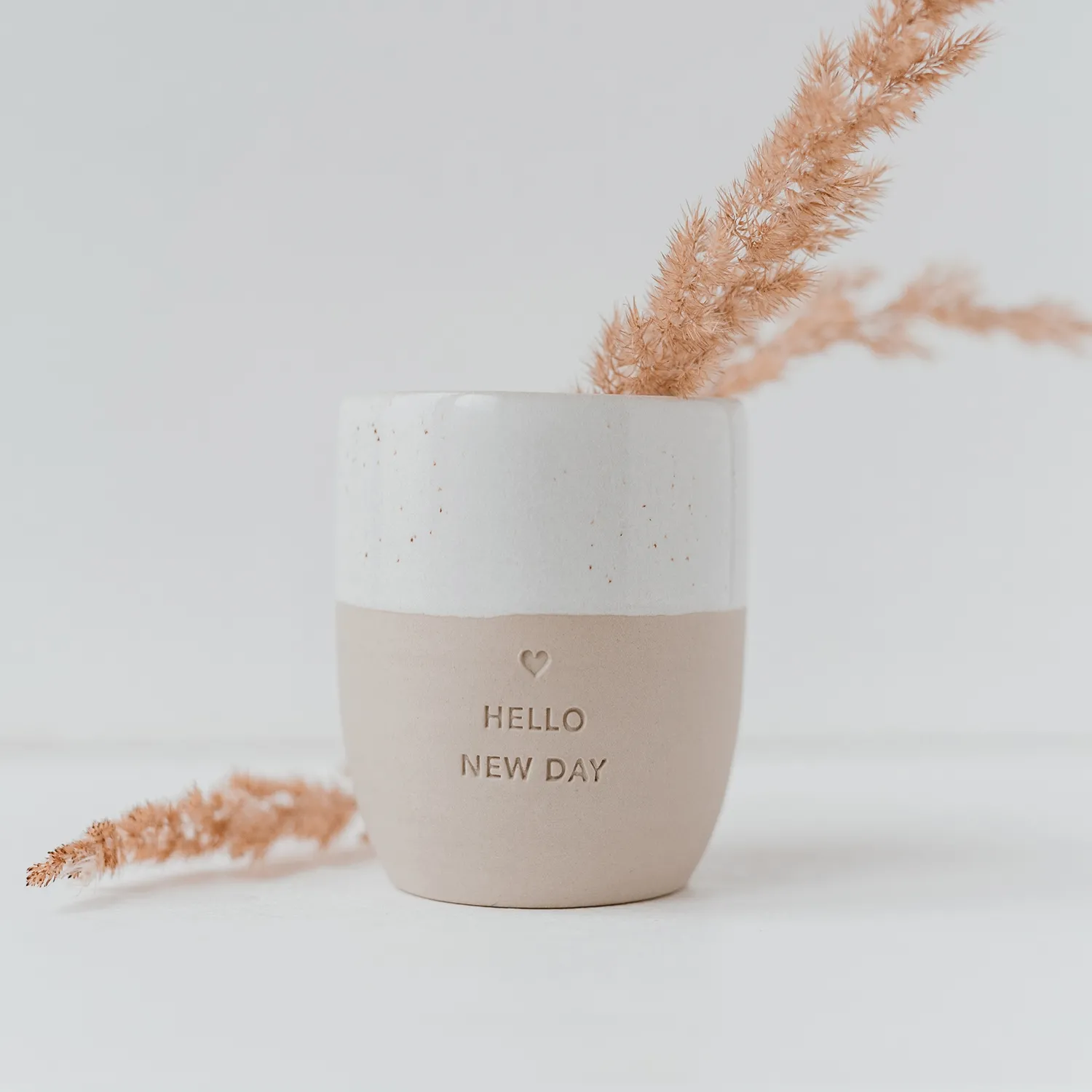Eulenschnitt - Steingut-Becher "Hello new day"