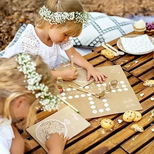 kinder, outdoor, basteln, pappe, aufkleberkunst