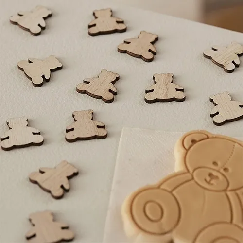 holzfiguren, teddy, ausstecher, holzschnitzel, spielzubehör
