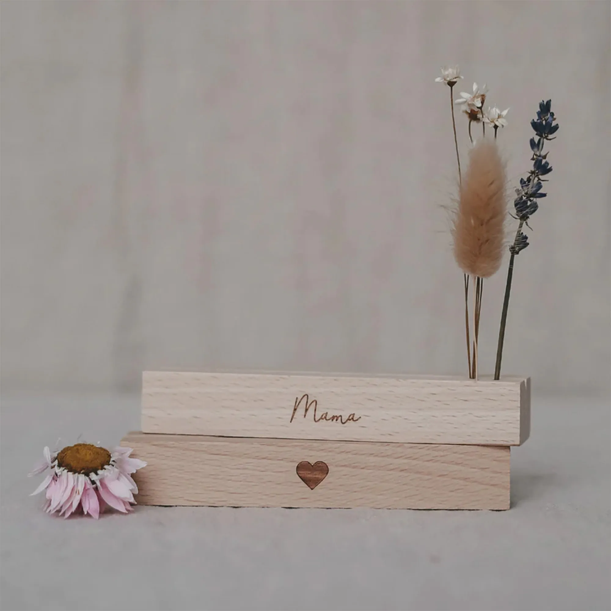 Eulenschnitt - Karten- und Trockenblumenständer "Mama"