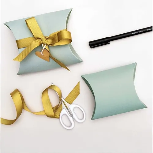 Geschenkverpackung, Päckchen, Schmuckanhänger, Schere, Band