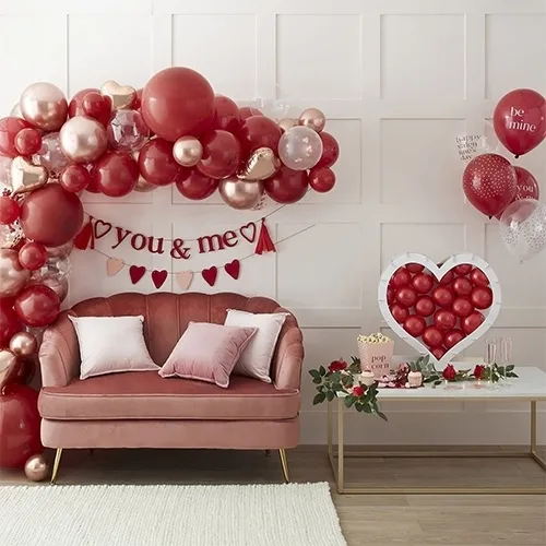 Valentinstag, Ballons, Sofa, Herz-Dekoration, romantische Partydeko