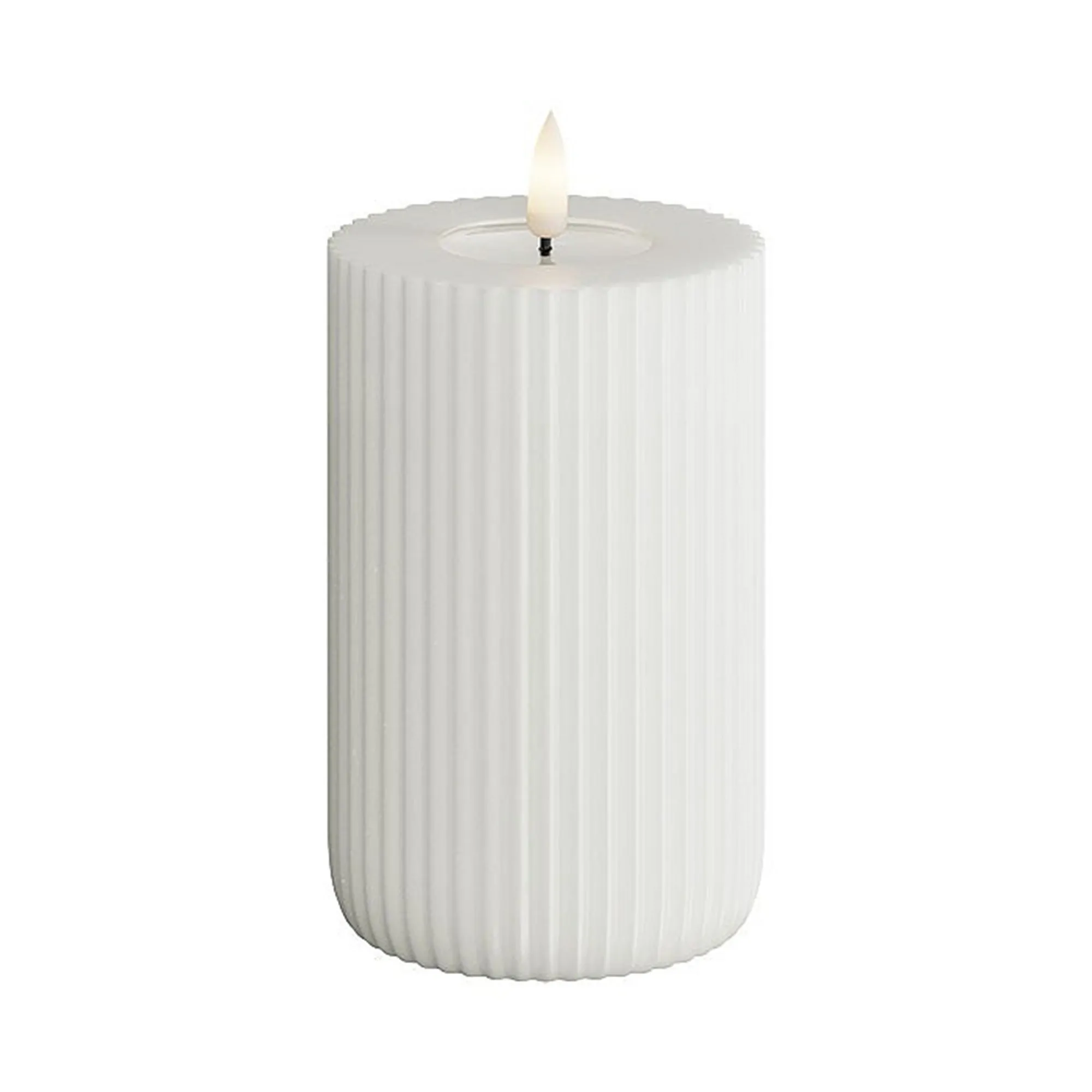 Deluxe - LED Shape gerillte Kerze Weiß 8x12,5cm