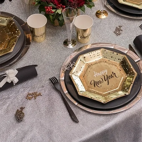 Teller, Servierplatte, Teller-Set, Goldfarben, Neujahr, Servierplatte Gold, Goldenes Paar auf Tisch, Tischdeko