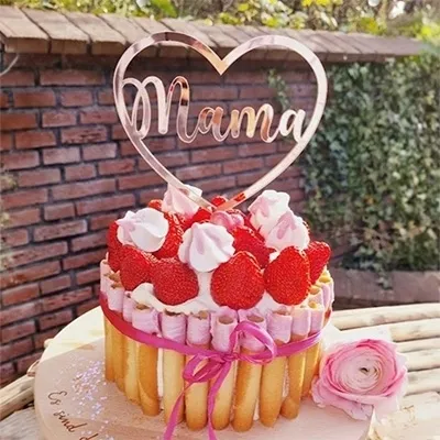 kuchen, obst, erdbeeren, rosenverzierung, herz-Deko
