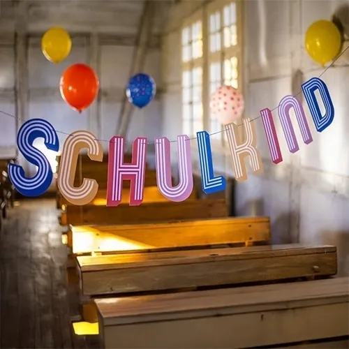schulekind, banner, ballons, klassenzimmer, dekor