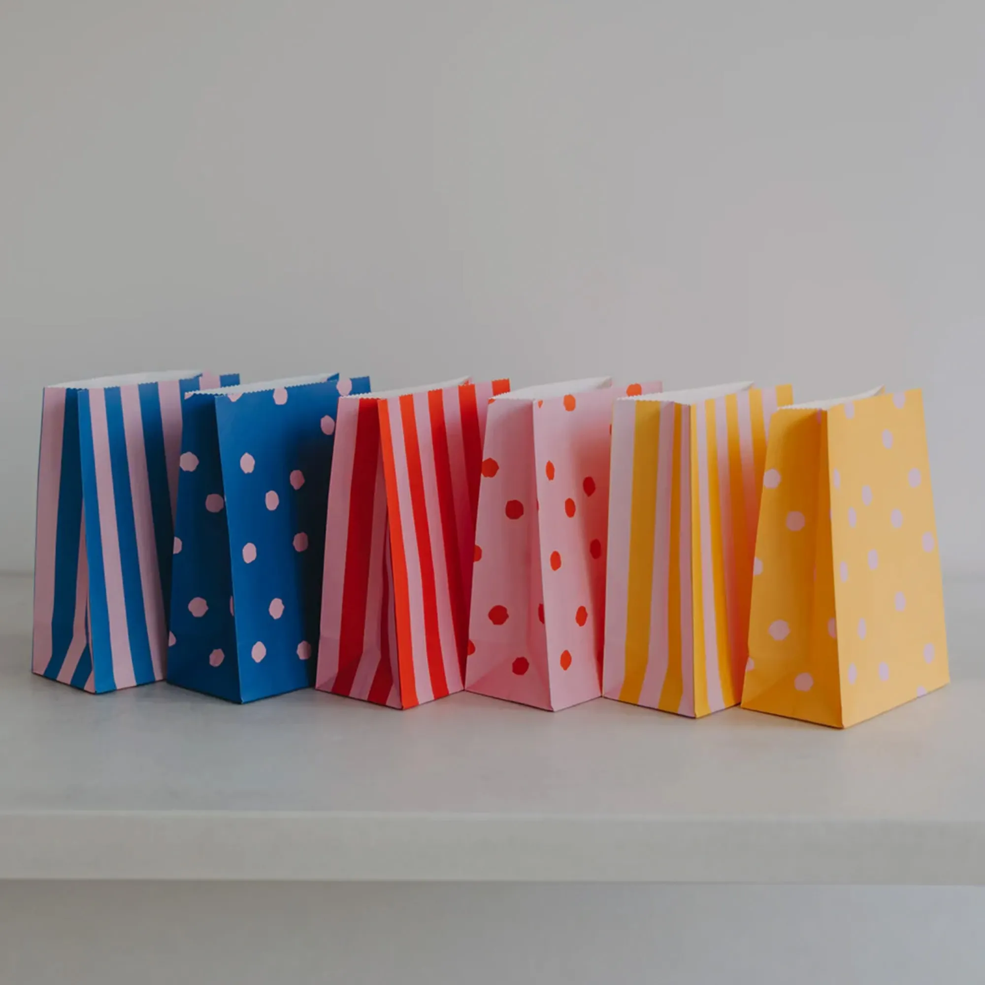 Geschenkbeutel, Papiertragetaschen, Streifenmuster, Punktmuster, Farbenvielfalt