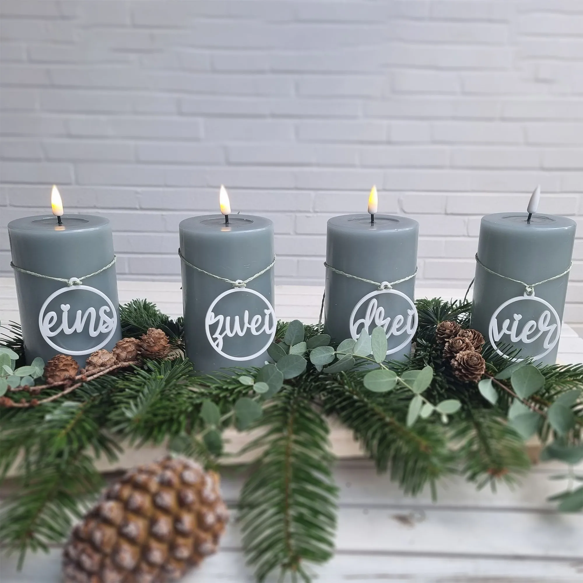 Adventskranz Anhänger Zahlen Rund 1-4 Acryl Rot 5,5cm