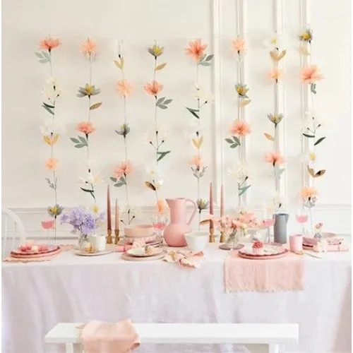 florale Girlande, hängende Deko, rosa Deko, Tischdekoration, Papierblüte