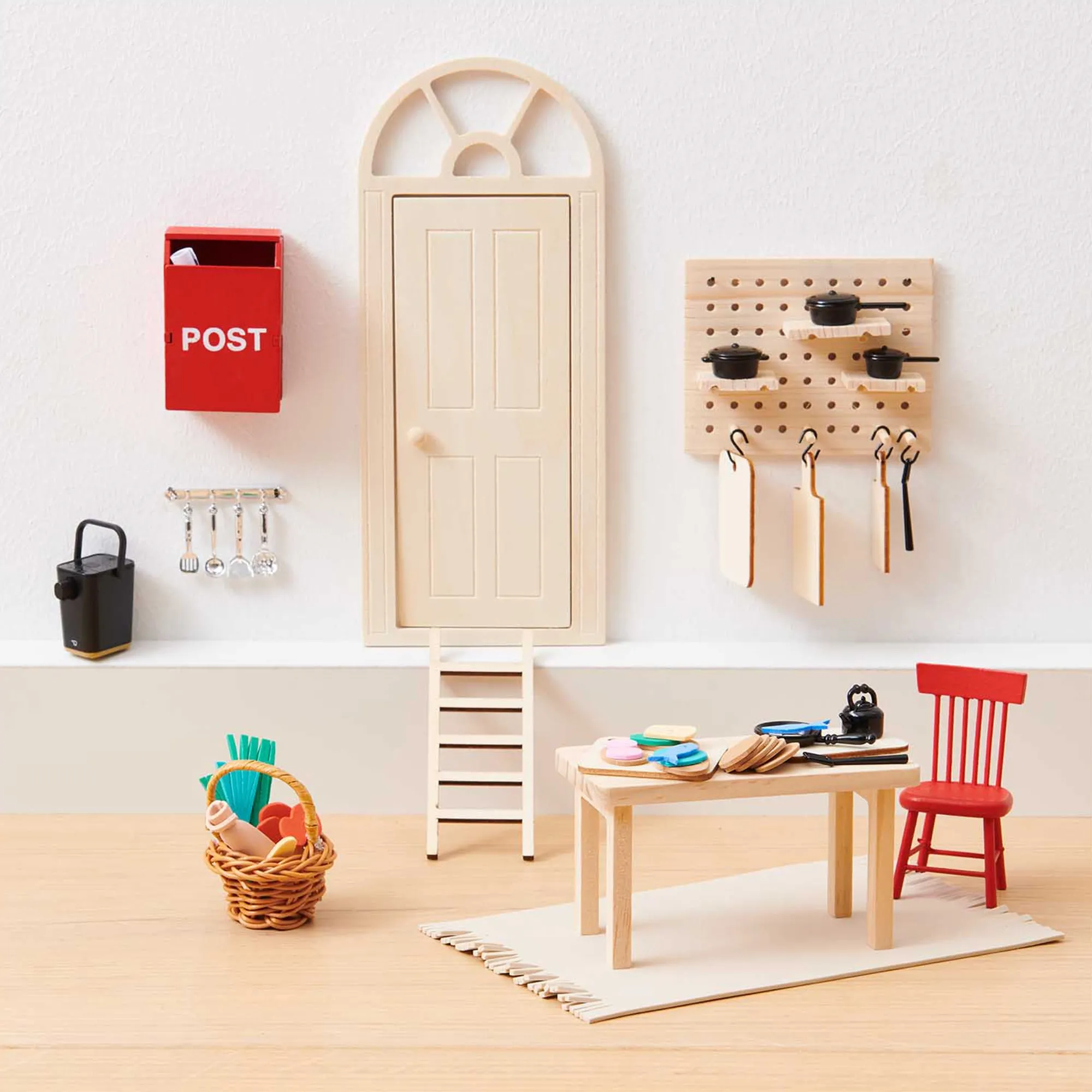 Miniatur "Stuhl in Rot" für die Wichteltür